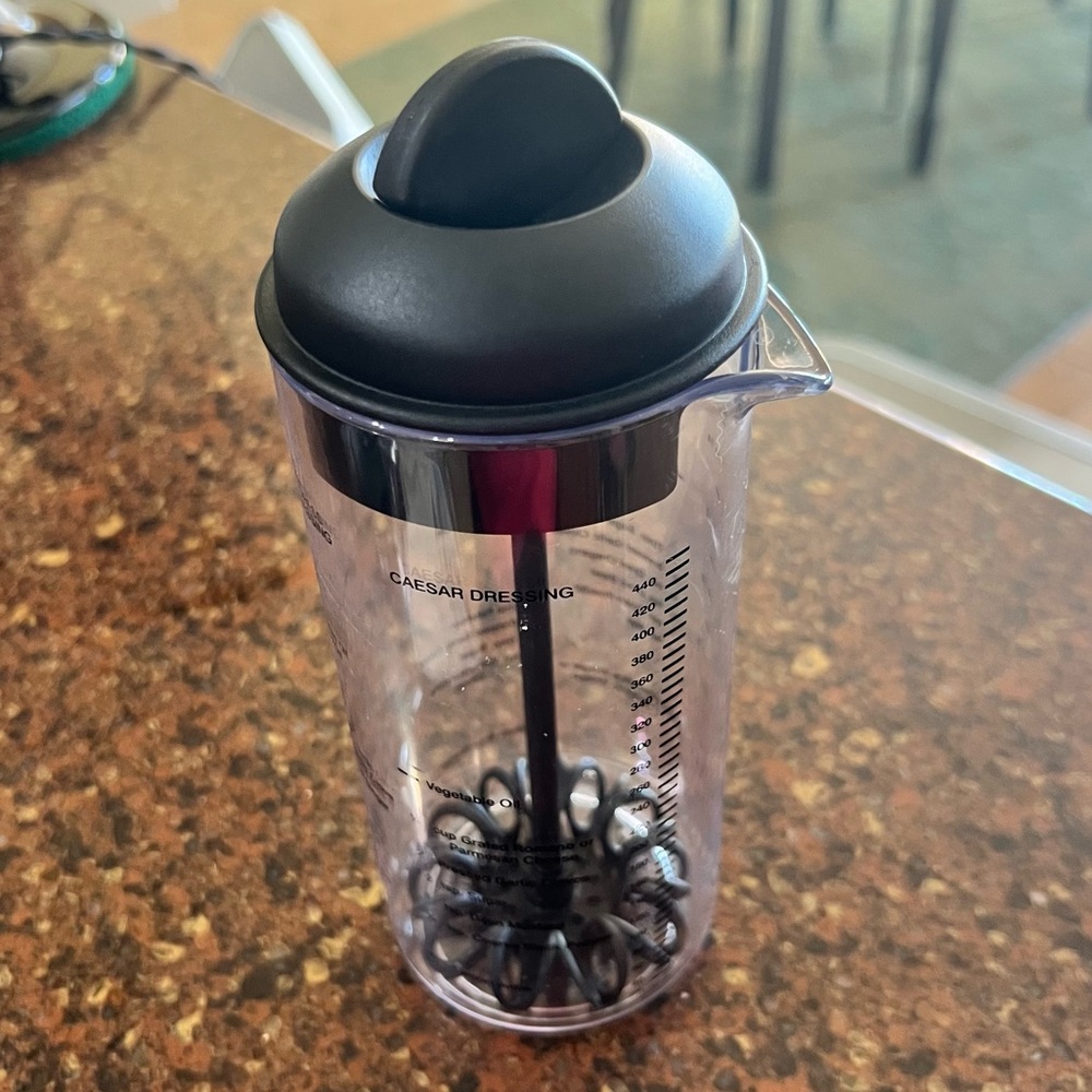 The Pampered Chef Measure Mix & Pour Salad Dressing Mixer Maker 16oz